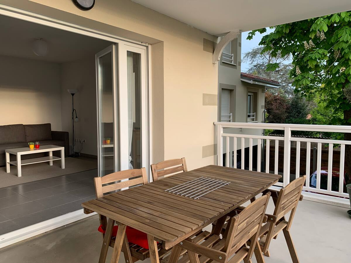 Appartement T3 - 64m2 - Terrasse, deux parkings